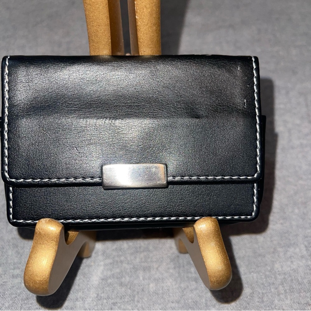Swing Black Leather Card Holder Magnetic Closure